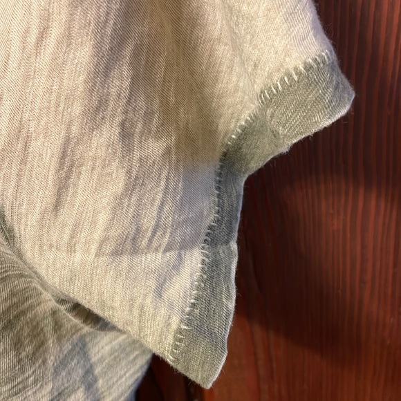 Goldie Lewinter green ombré v-neck t-shirt VGUC - Picture 6 of 6